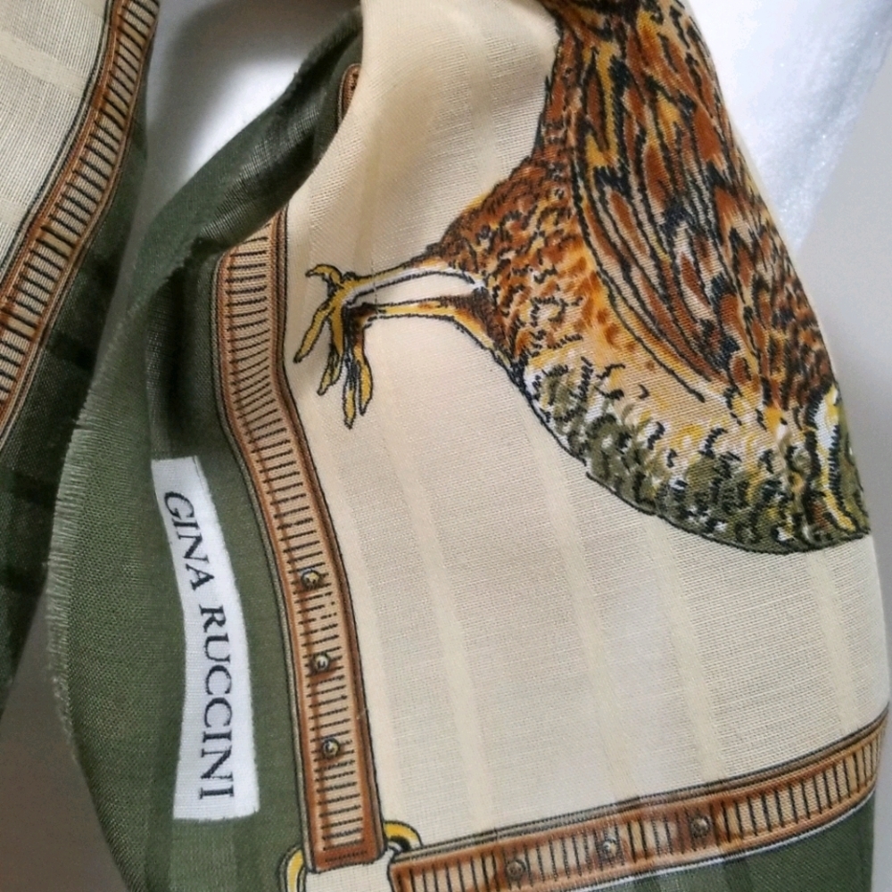 Elegant Green and Cream Scarf - Picture 2 of 9